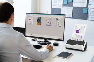 Escáner compacto Epson DS-C330 en un entorno de trabajo de oficina