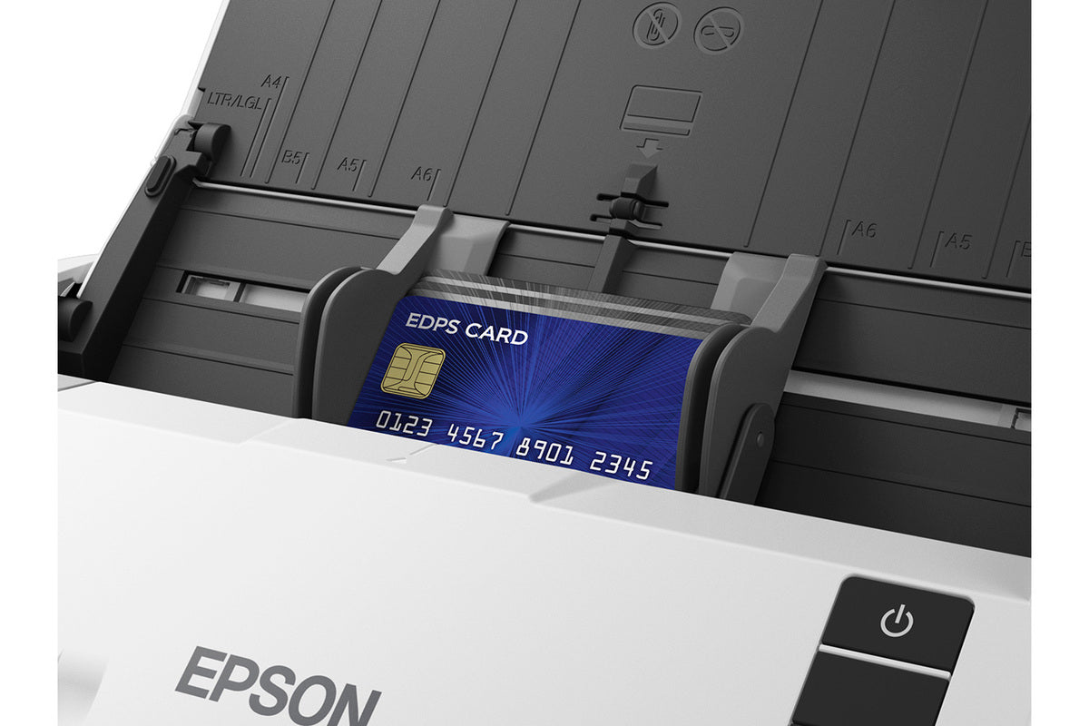 Escáner Epson DS-530X digitalizando una tarjeta