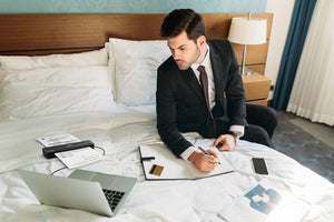 Uso profesional del escáner Epson WorkForce ES-50 durante un viaje de trabajo